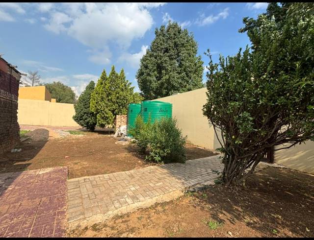 23 BEDROOM HOUSE FOR SALE IN BEDWORTH PARK